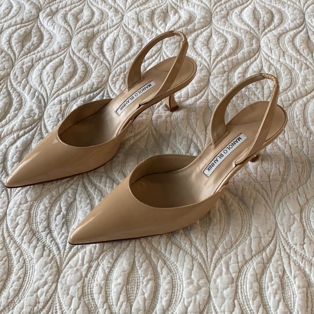 MANOLO BLAHNIK Nude Slingback Kitten Heels